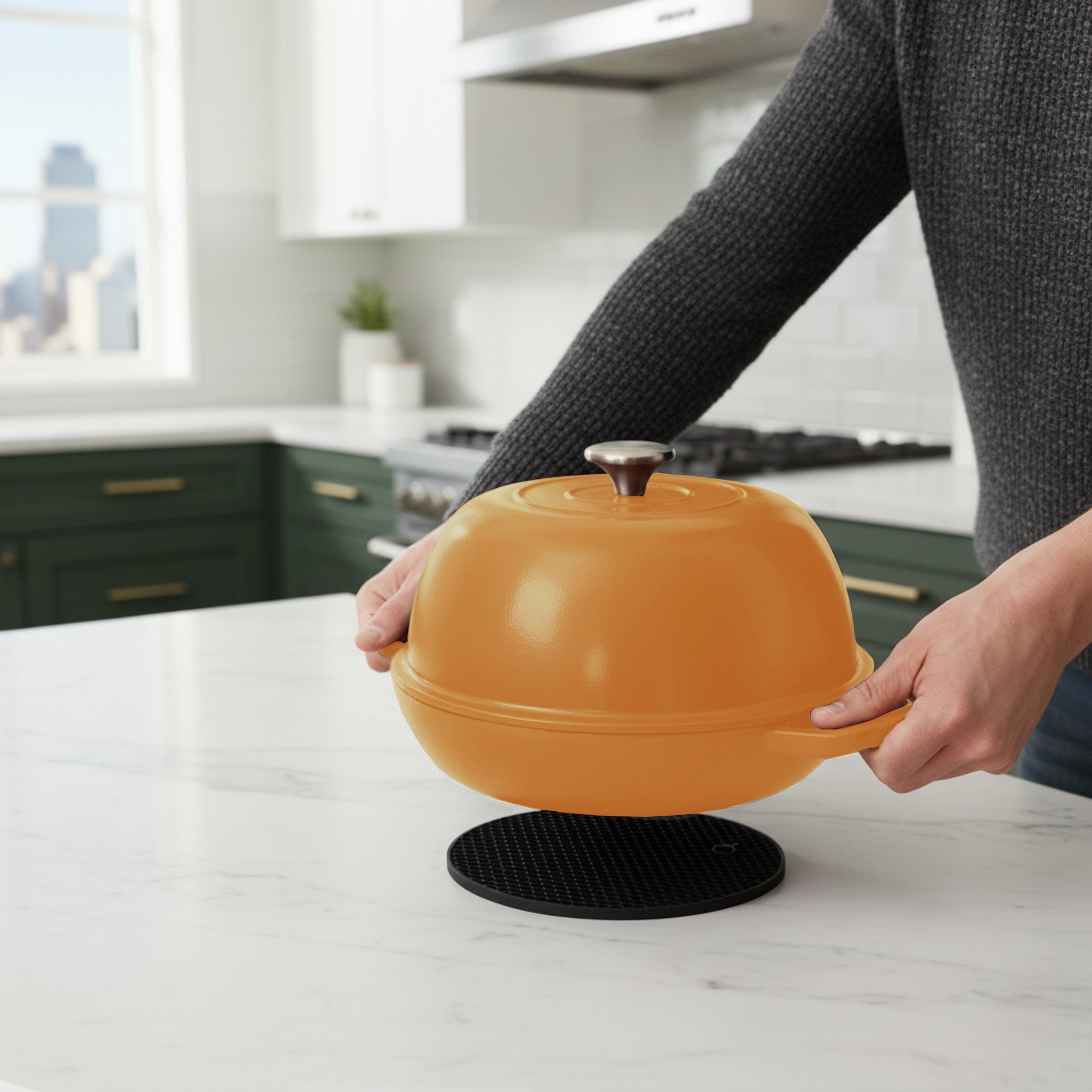 Ensemble pour pot à pain, 6,4 litres, en fonte émaillée, comprenant une anse à pain et un dessous de plat.