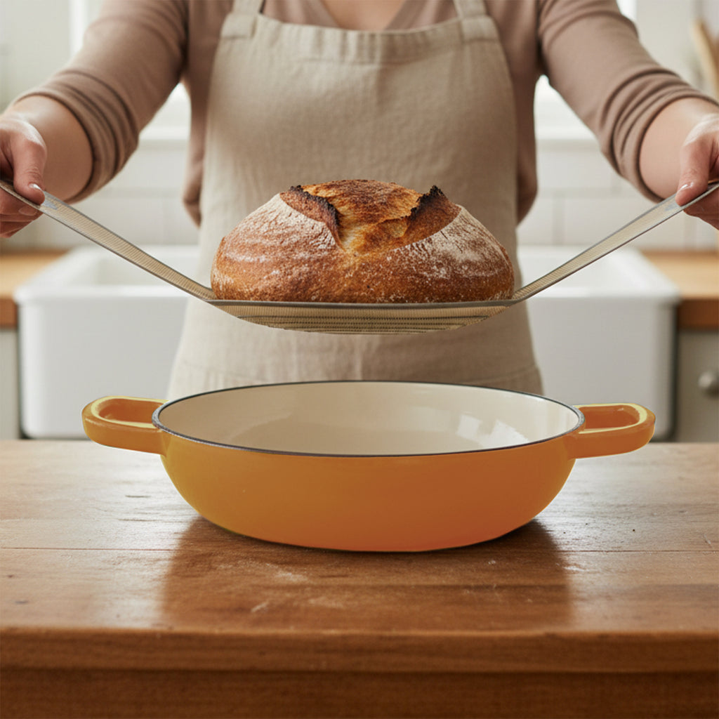 Ensemble pour pot à pain, 6,4 litres, en fonte émaillée, comprenant une anse à pain et un dessous de plat.