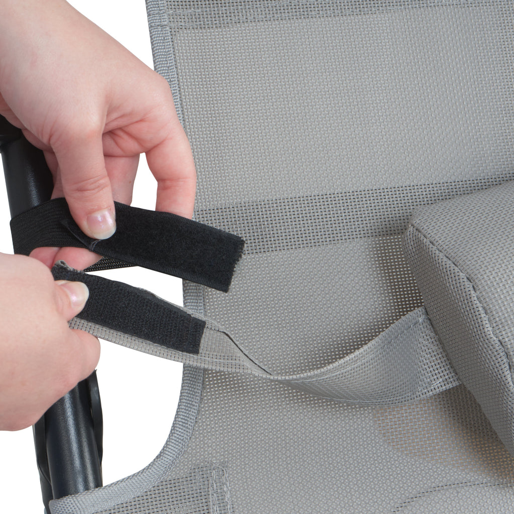 Chaise longue, comprenant un auvent et des rouleaux de massage pour les bras