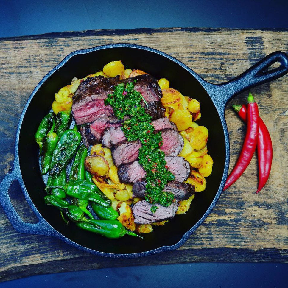 Cast iron pan, cast iron, pre-seasoned, two spouts, including glass lid