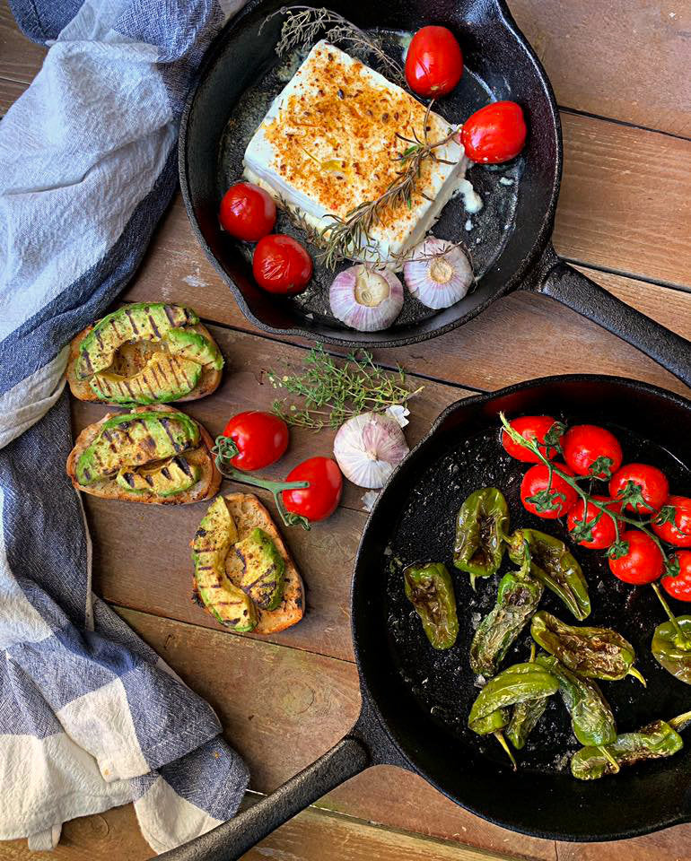 Cast iron pan, cast iron, pre-seasoned, two spouts