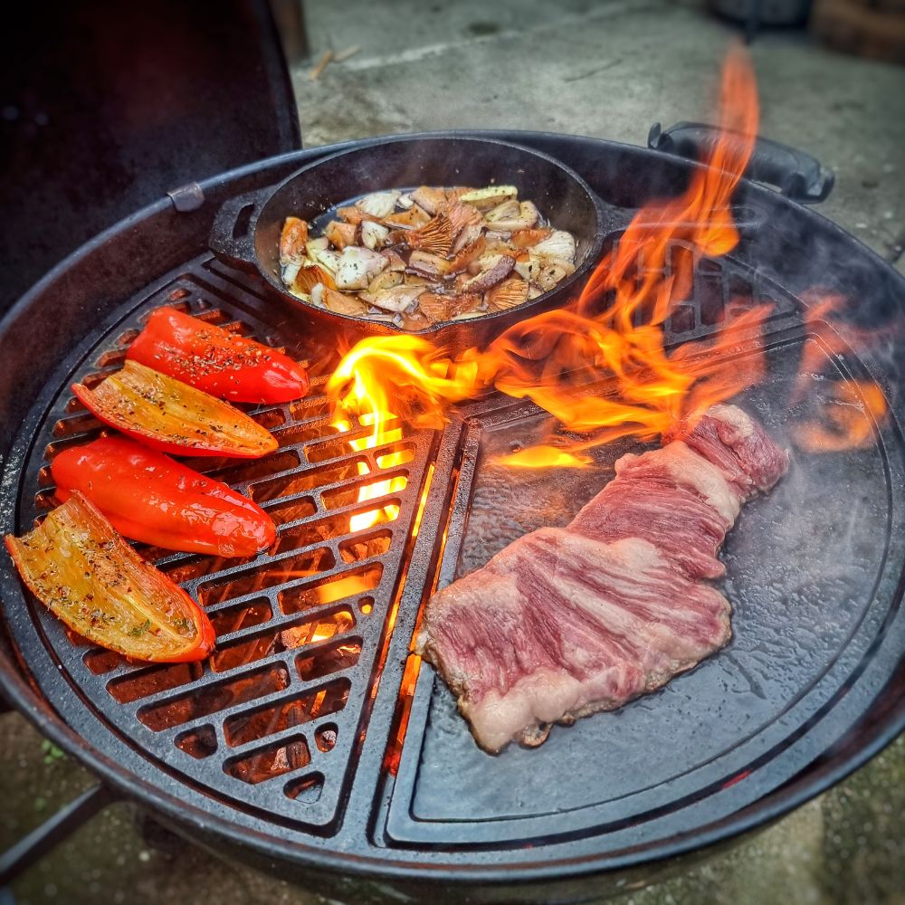 Ensemble plancha, grille 2/3, plaque de cuisson 1/3, Ø 54,5 cm, fonte, pré-culottée