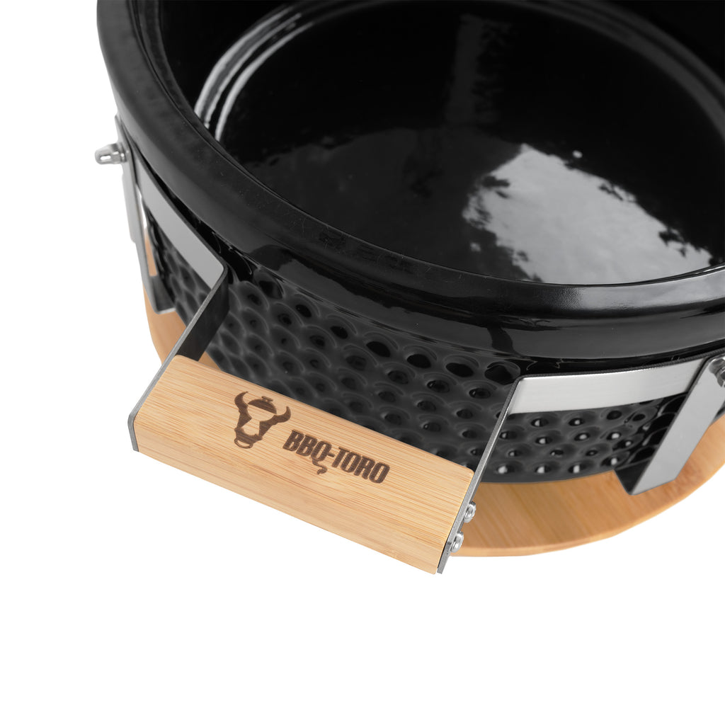 Barbecue de table au charbon de bois, Ø 29,5 cm, en céramique, avec base en bois.