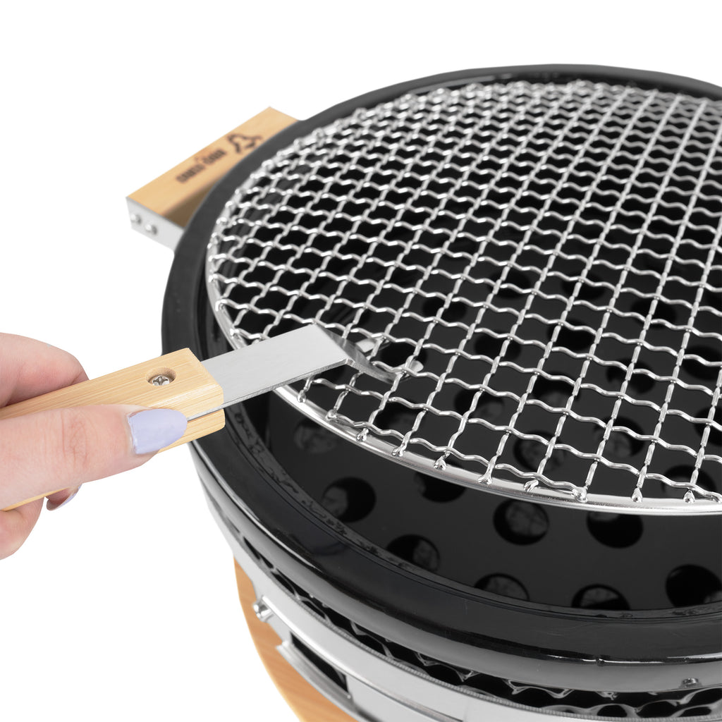 Barbecue de table au charbon de bois, Ø 29,5 cm, en céramique, avec base en bois.