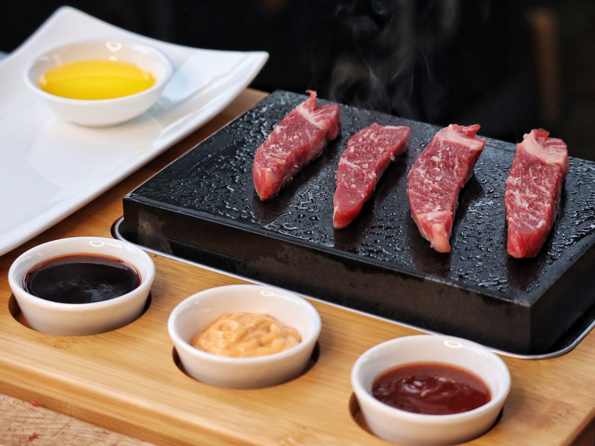 Ensemble en pierre de lave, 7 pièces, comprenant pierre chaude, assiettes et bols à trempette