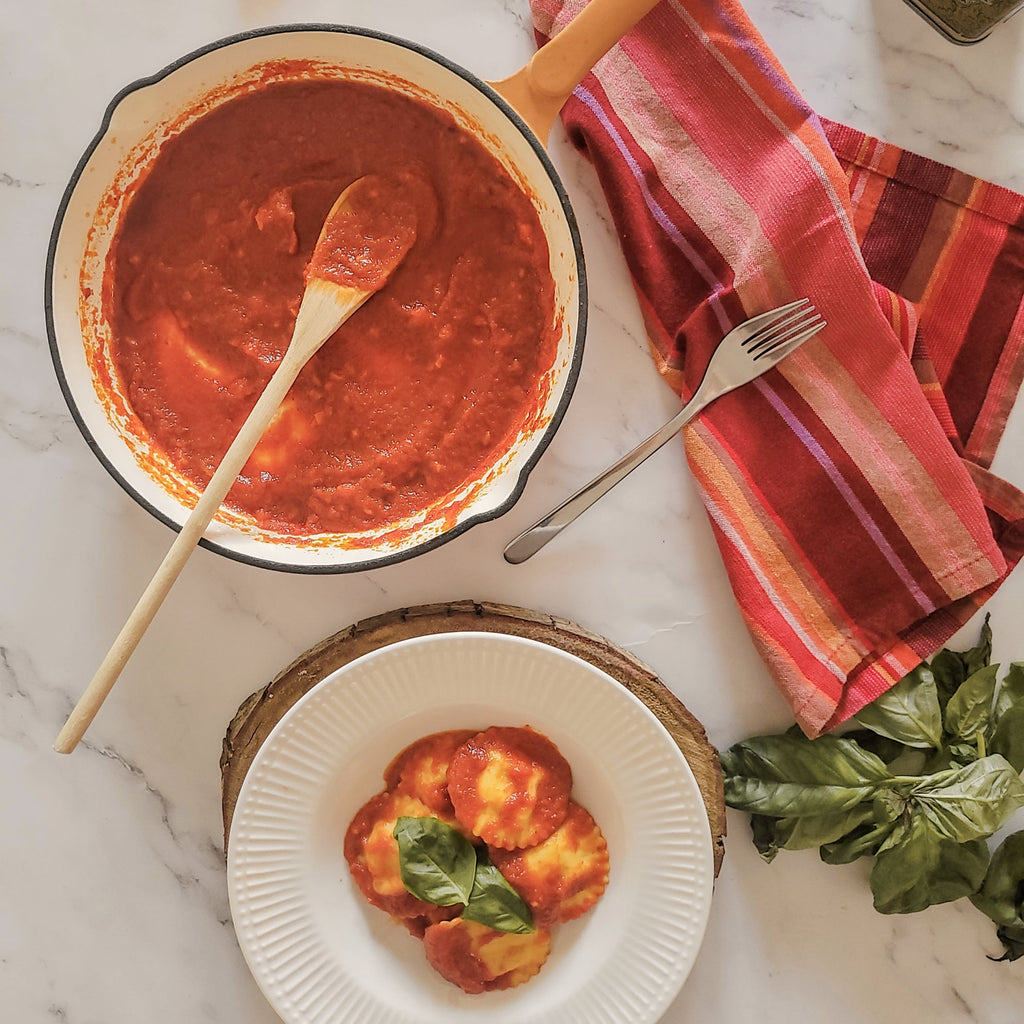 Frying pan, Ø 24 cm, cast iron, enamelled, with two spouts