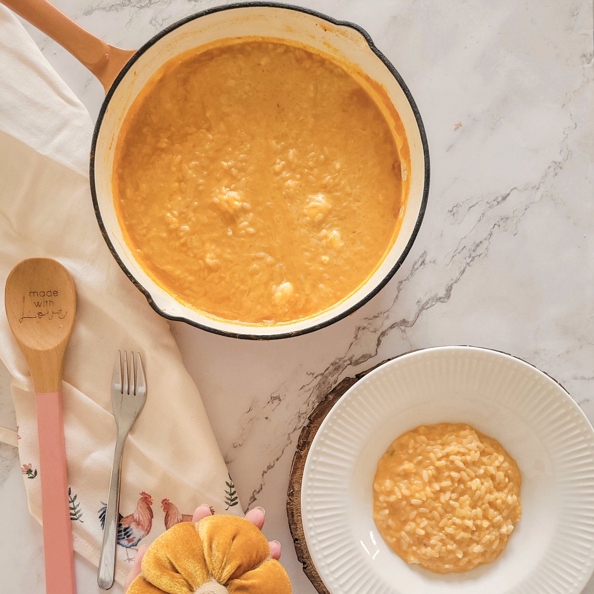 Frying pan, Ø 24 cm, cast iron, enamelled, with two spouts
