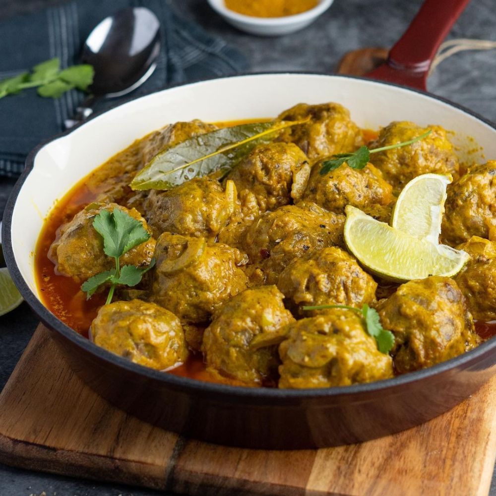 Frying pan, Ø 24 cm, cast iron, enamelled, with two spouts