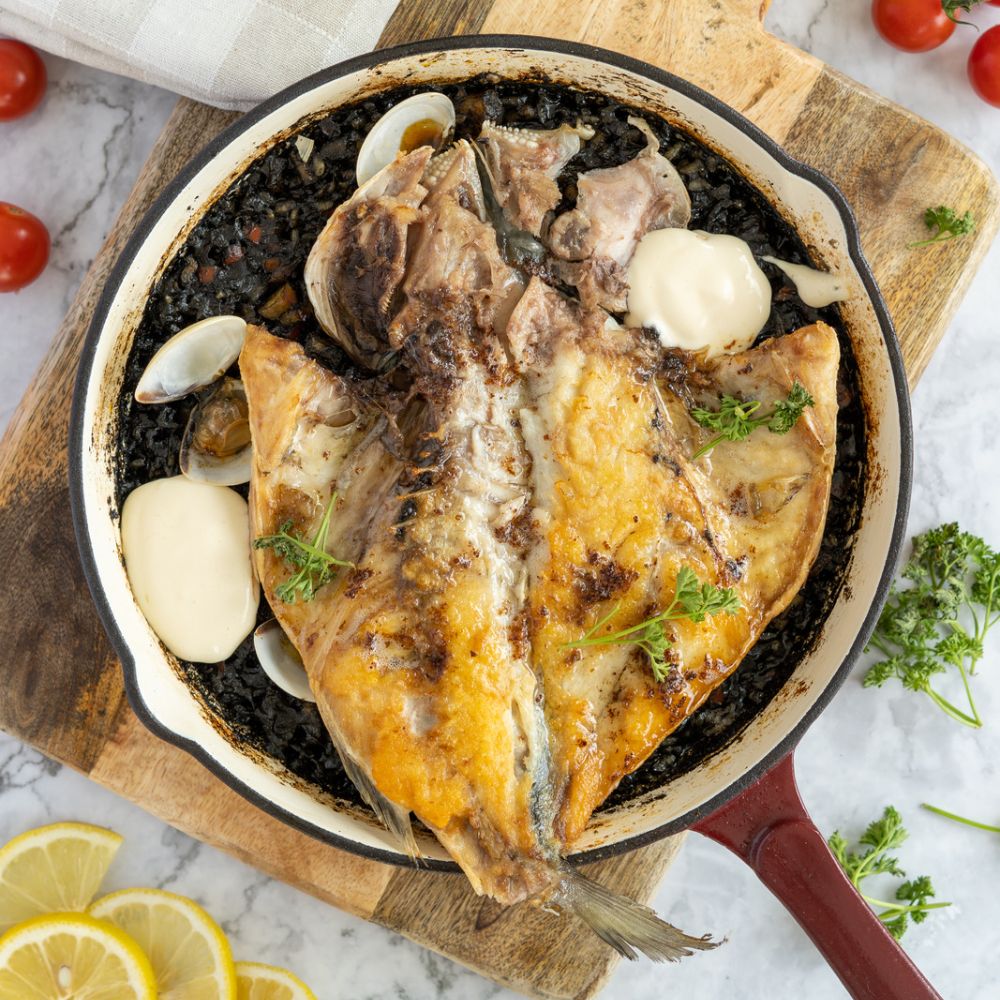 Frying pan, Ø 24 cm, cast iron, enamelled, with two spouts
