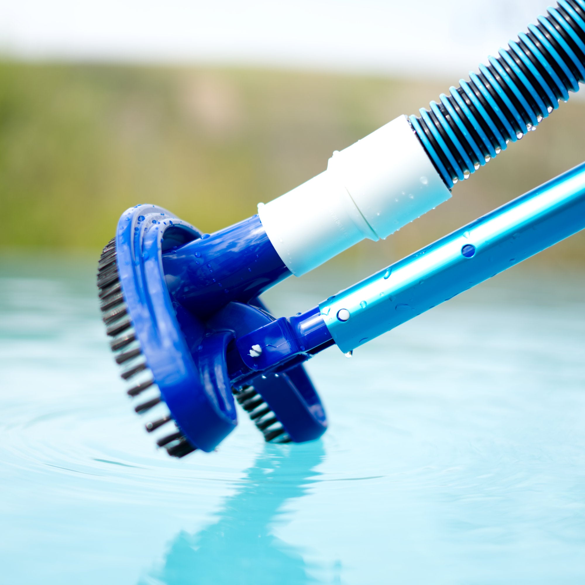 Kit de nettoyage de piscine 7 pièces, comprenant brosses, thermomètre et épuisette