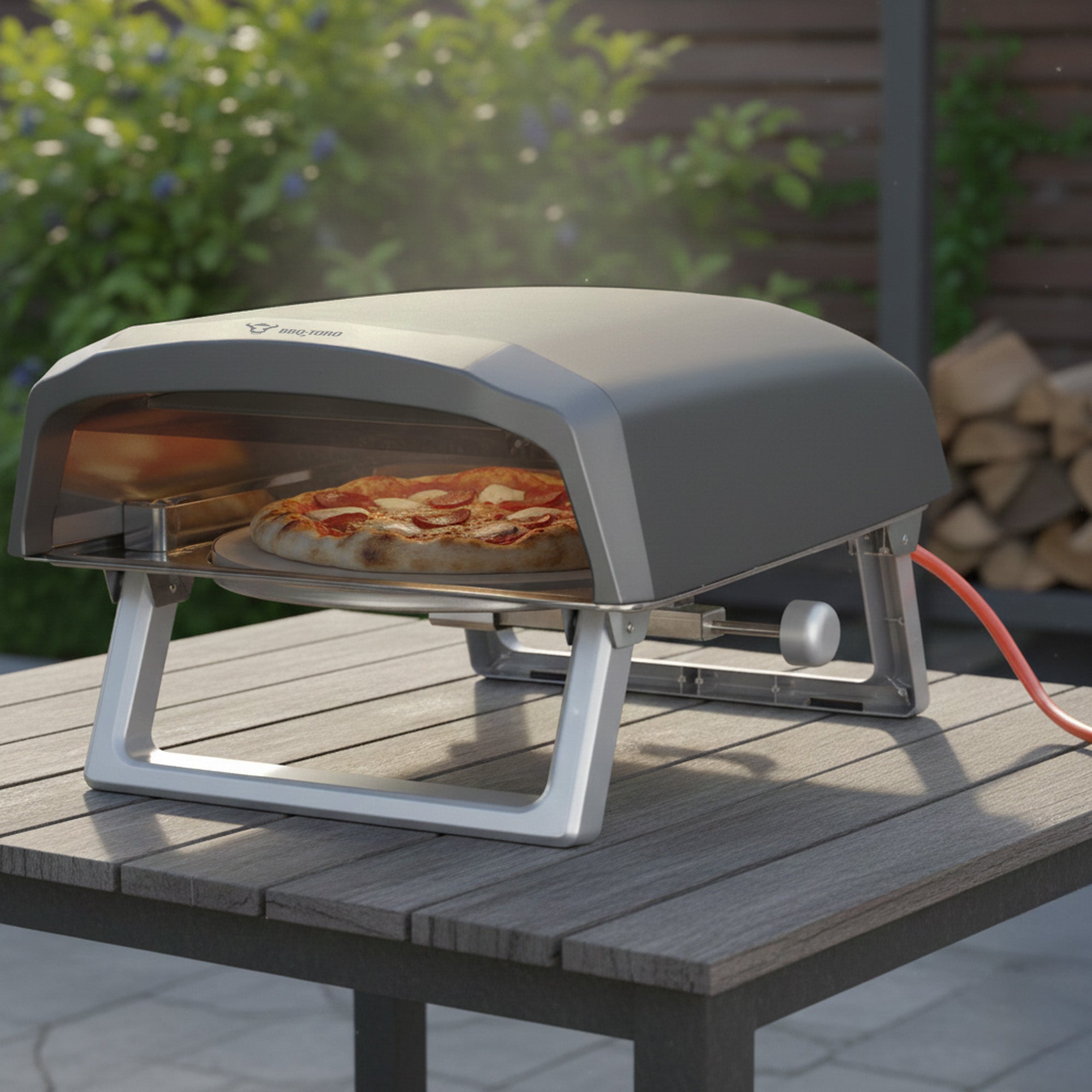 Four à pizza à gaz, avec plateau tournant.