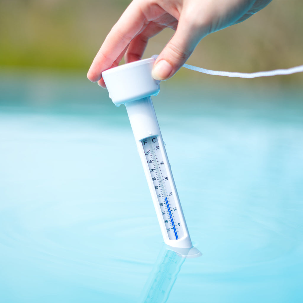 Kit de nettoyage de piscine 7 pièces, comprenant brosses, thermomètre et épuisette