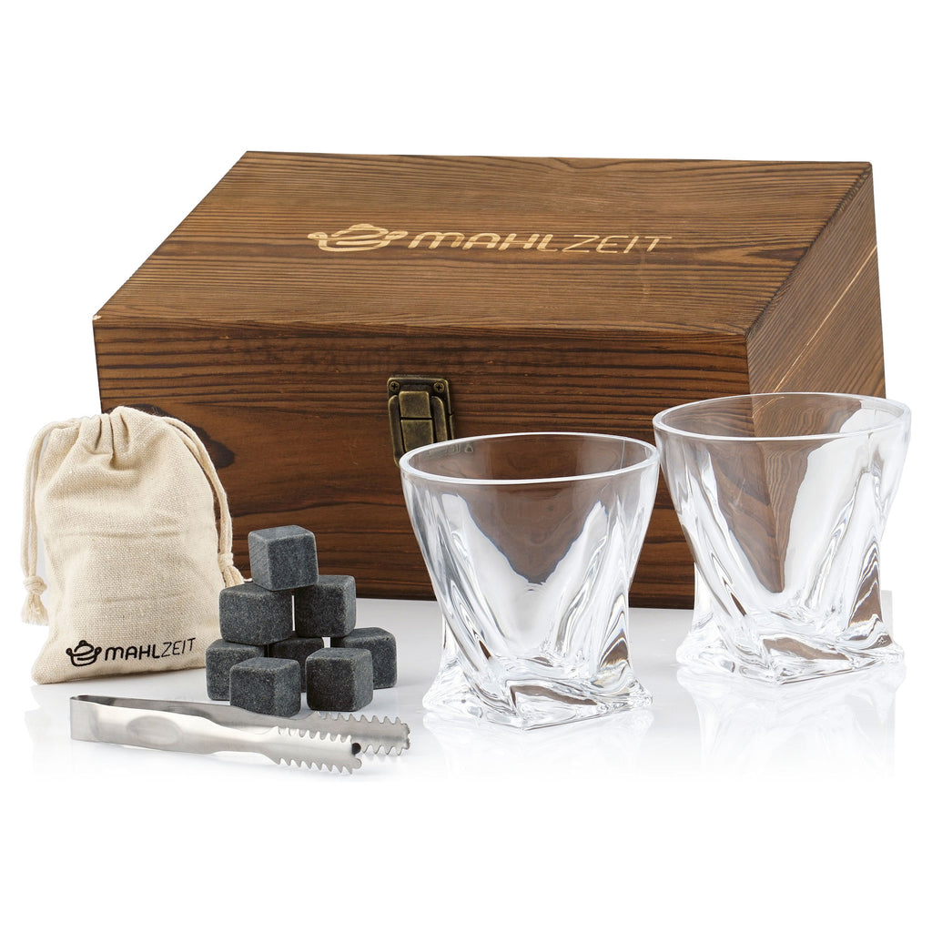 Coffret à whisky 13 pièces, comprenant pierres à whisky et verres, dans un coffret en bois.