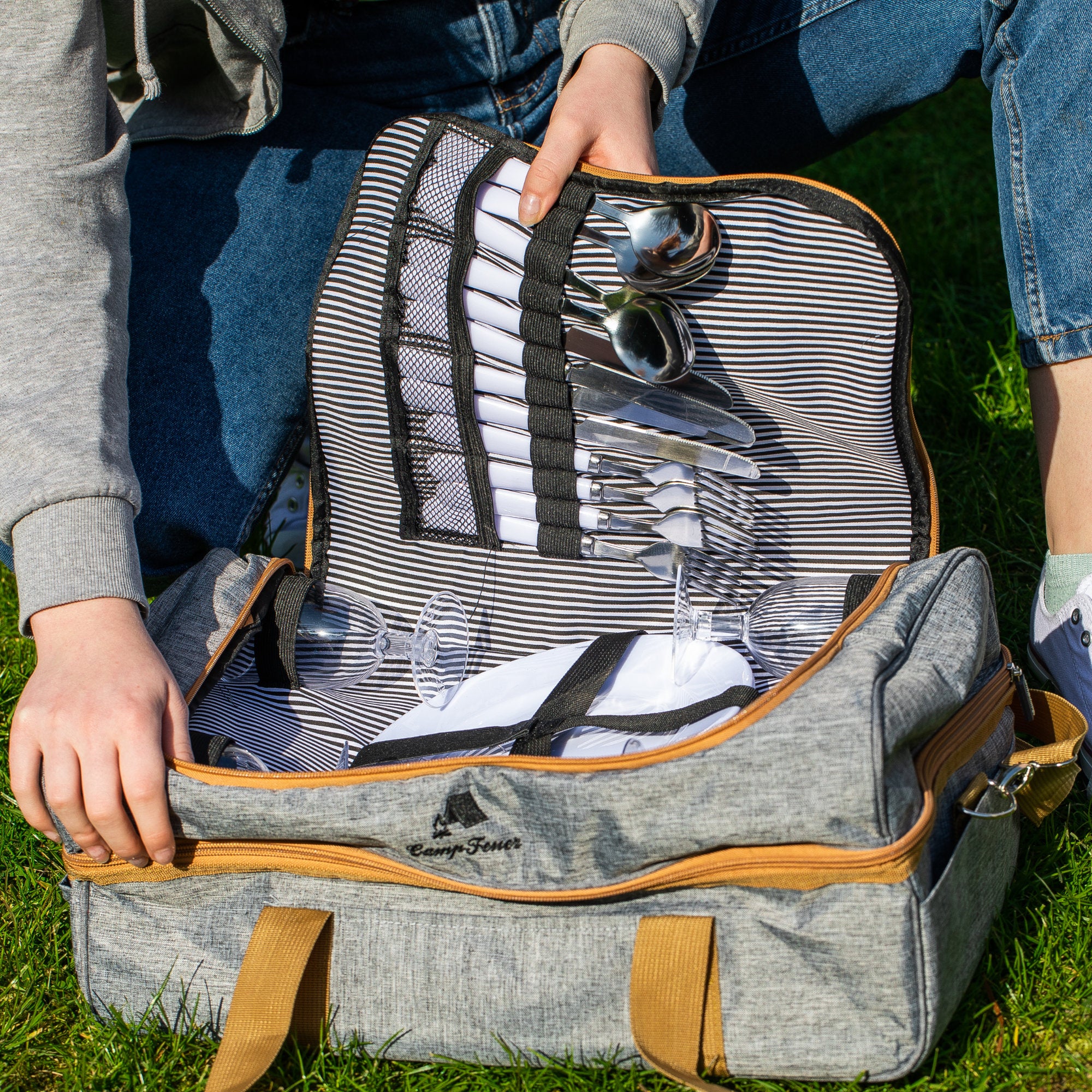 Picnic bag, grey, 20 pieces, for 4 people