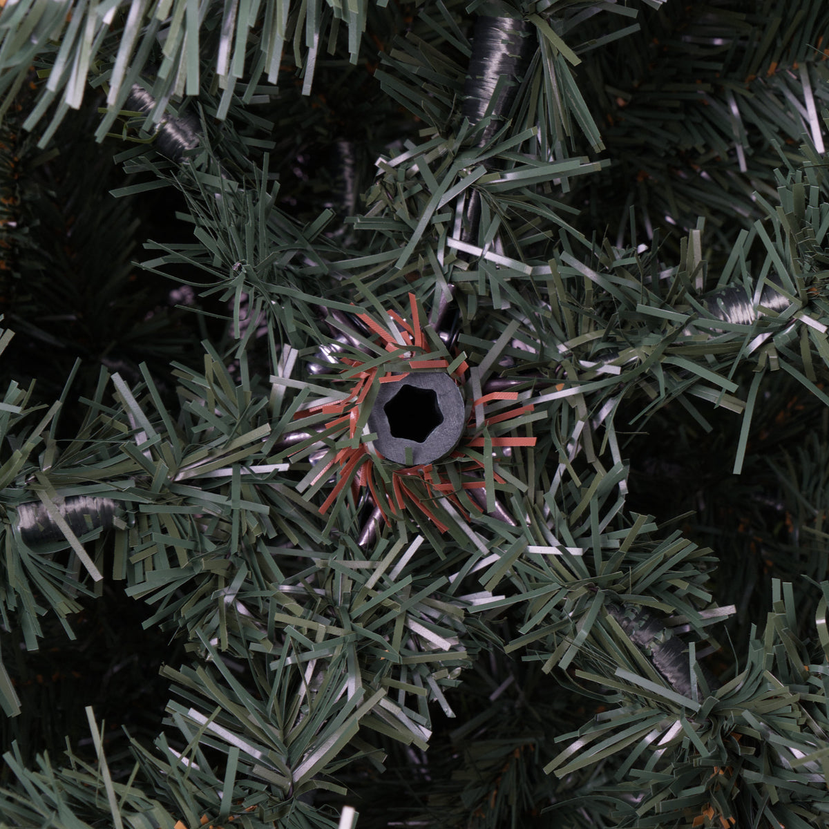 Künstlicher Weihnachtsbaum mit Holzständer