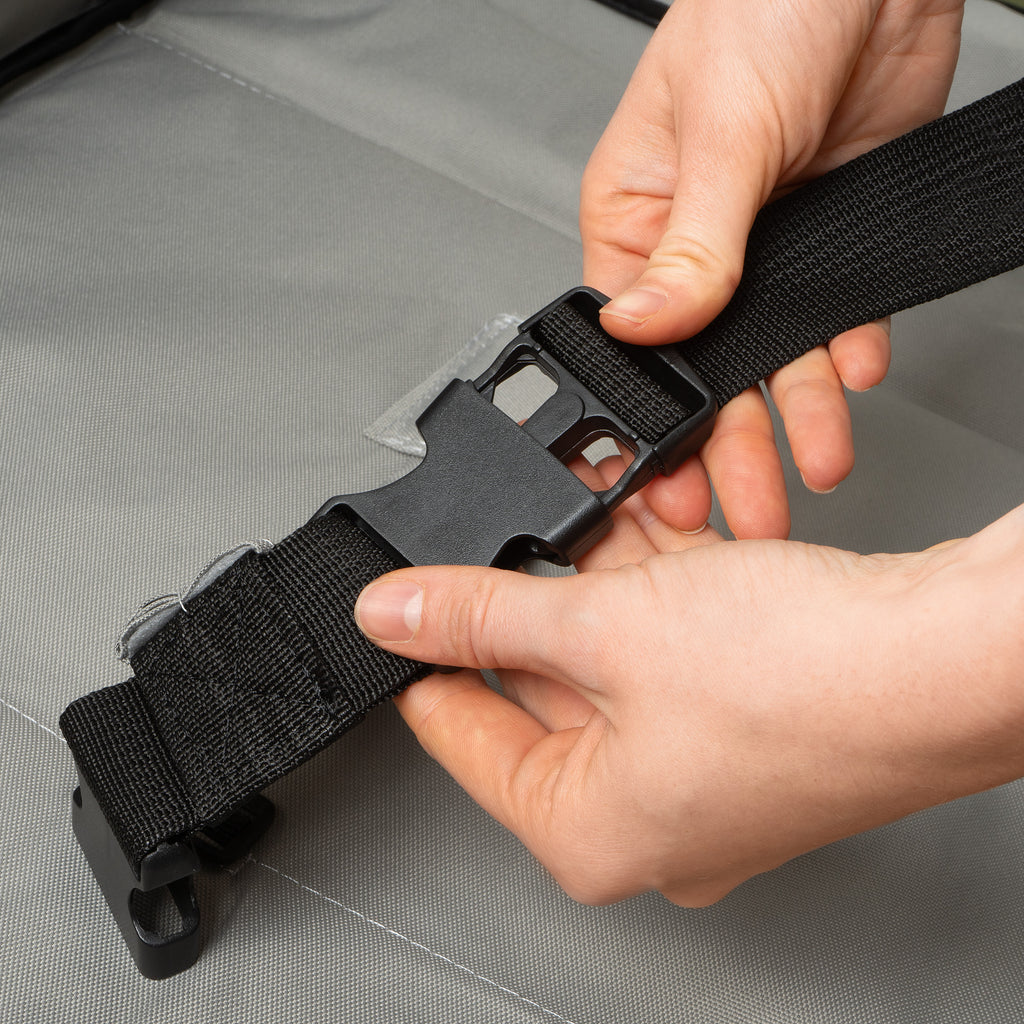 Chariot pliable, comprenant un système de harnais et une capote