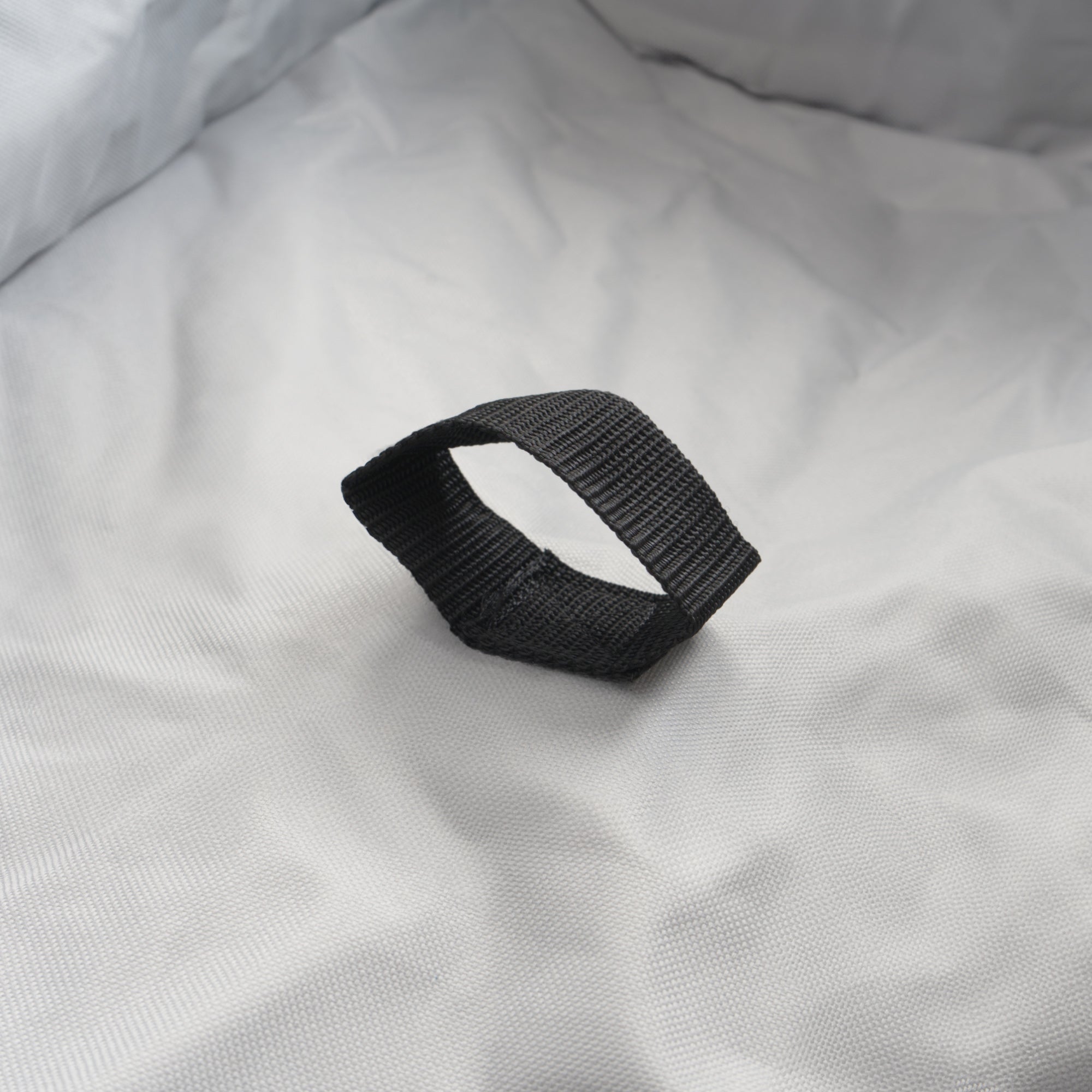 Chariot pliant gris, avec système de sangles, sans capote