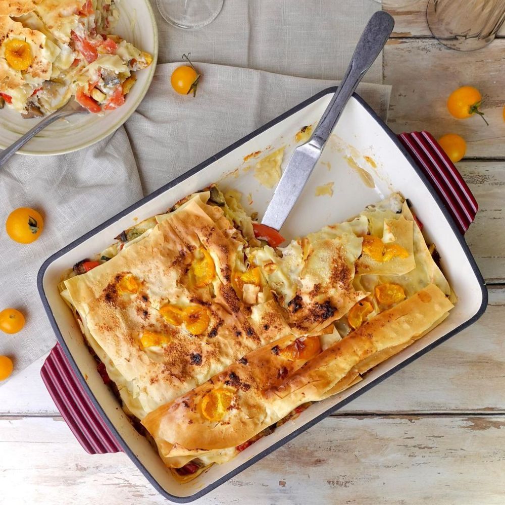 Casserole dish, square, cast iron, suitable for induction cooktops