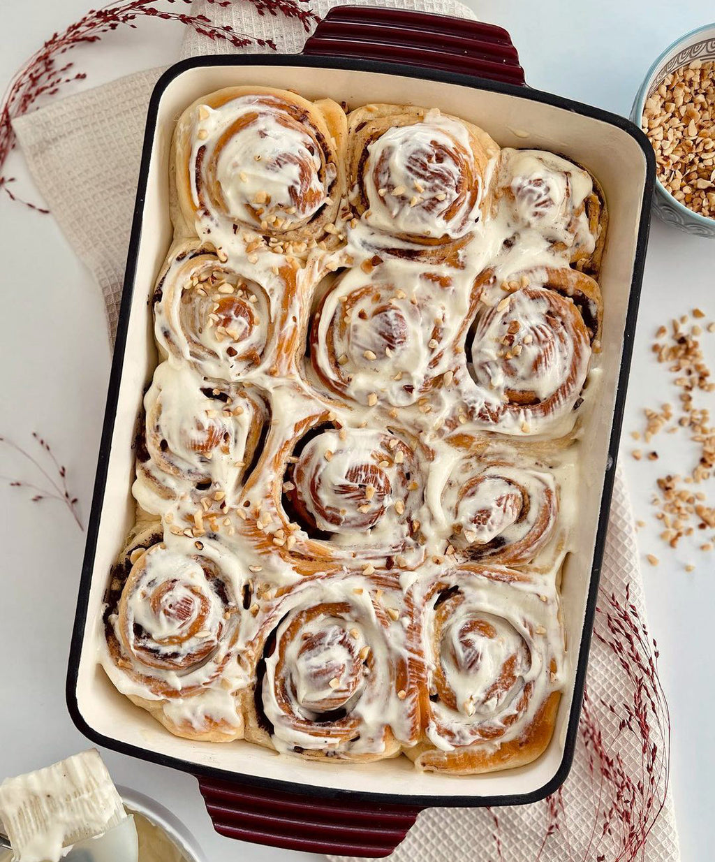 Casserole dish, square, cast iron, suitable for induction cooktops