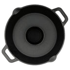 Rôtissoire à poulet en fonte, Ø 28 cm, avec cône d'arôme et bac de récupération des jus.