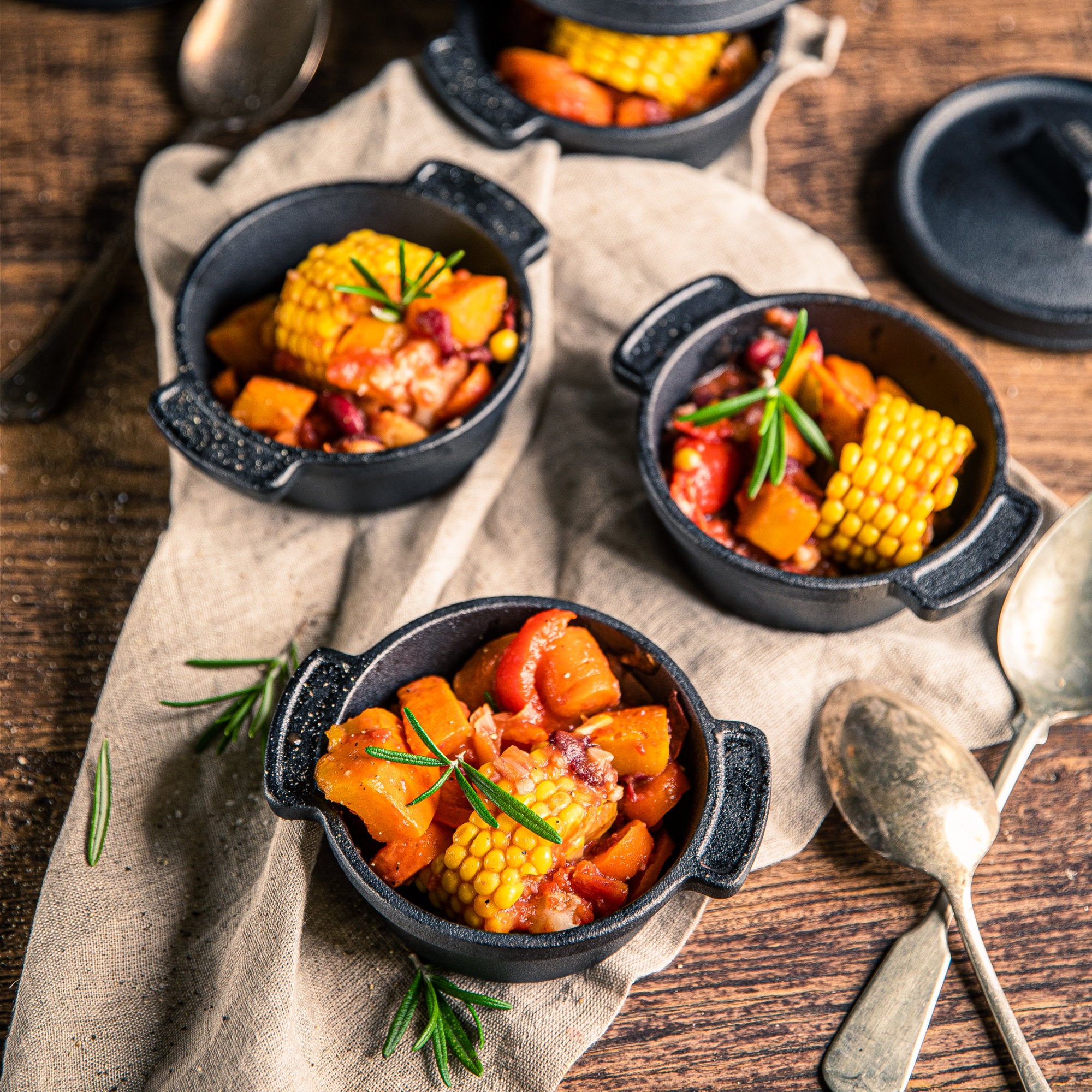 Dutch Oven Set, 19-piece, including wooden box