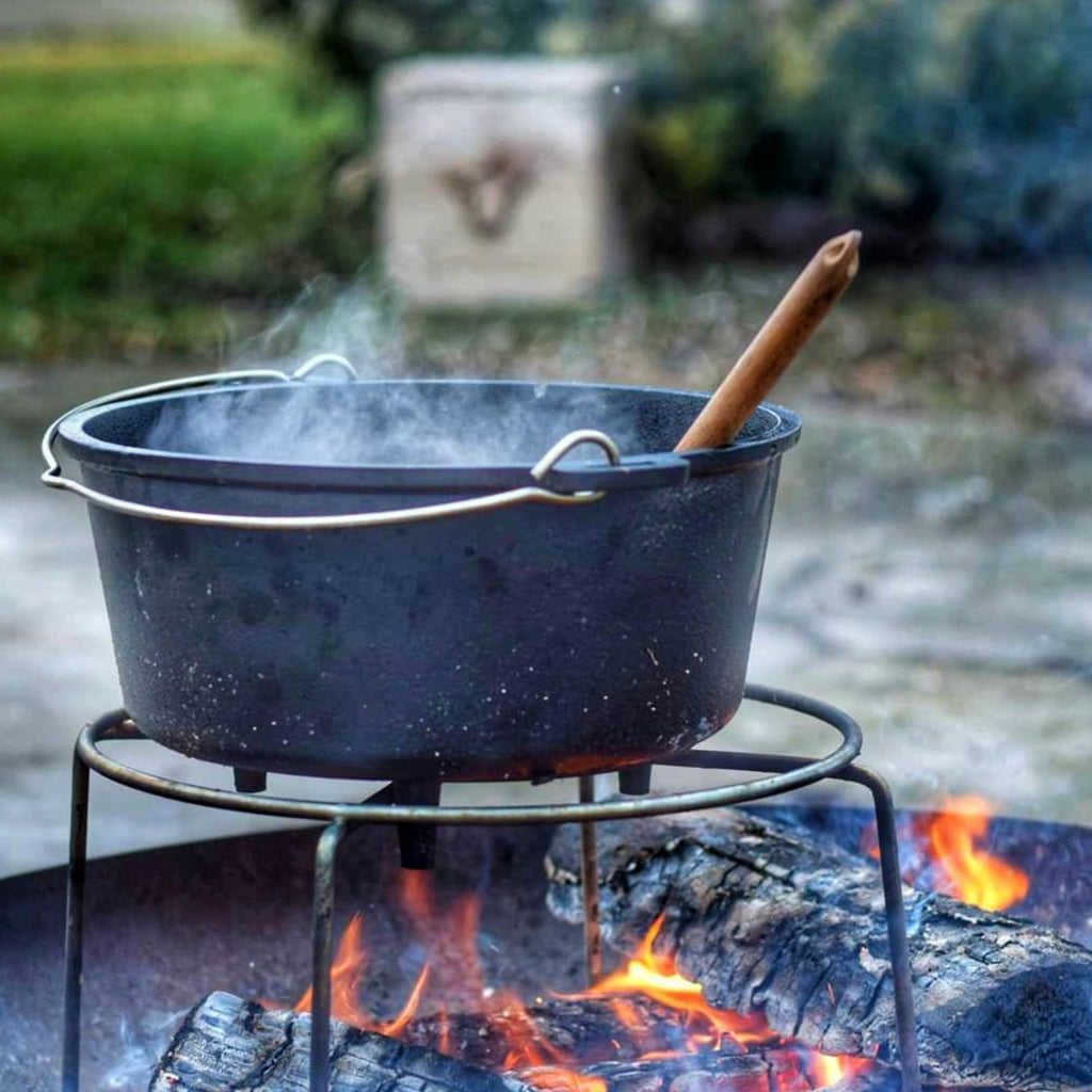 Dutch Oven, 6-piece set, cast iron, including wooden box