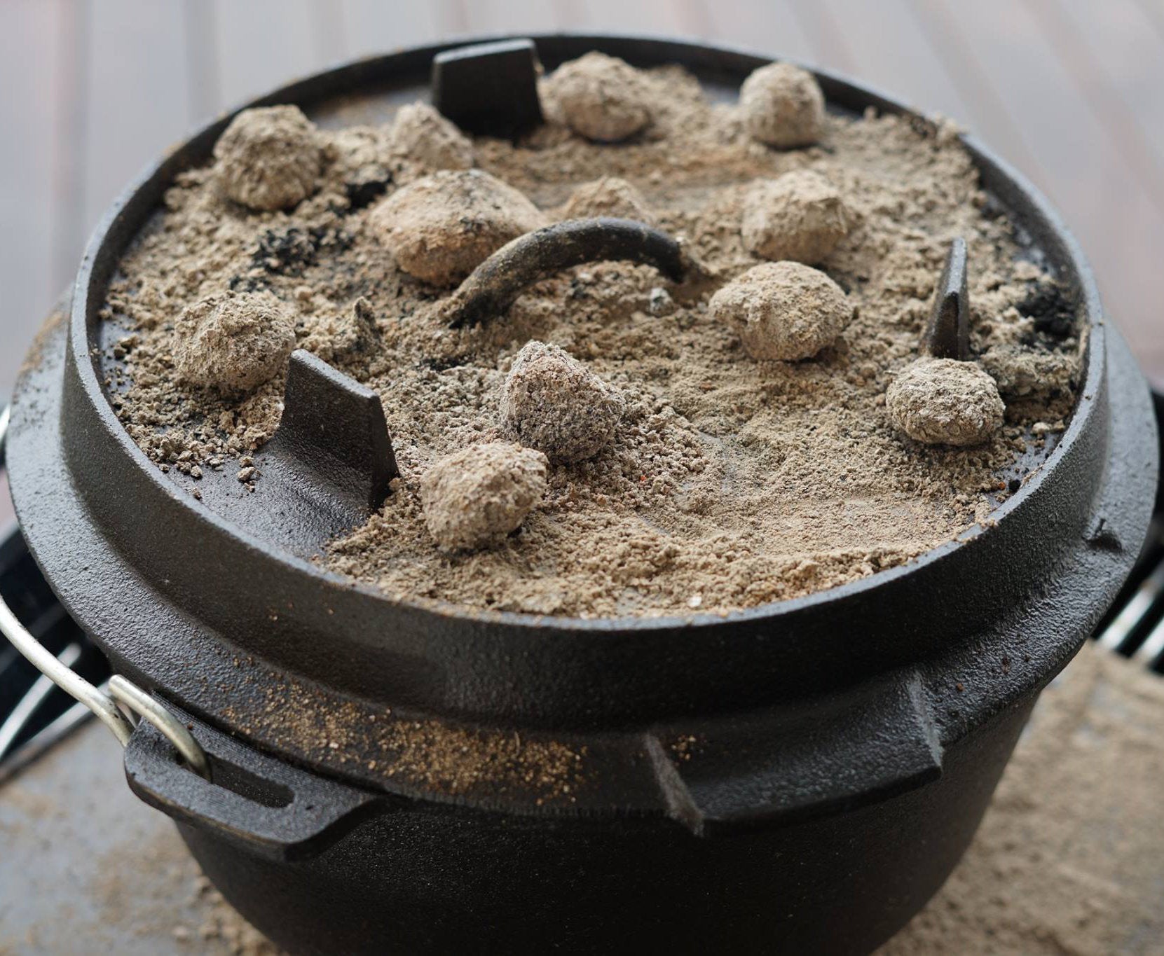 Dutch Oven "Your Favorite Dutch Oven", 9 liters, Mc.Ellisda and BBQ Bear