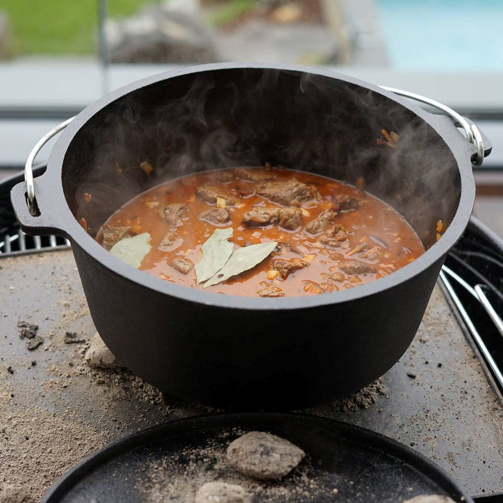 Dutch Oven "Your Favorite Dutch Oven", 9 liters, Mc.Ellisda and BBQ Bear