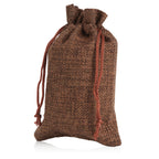 Kit de survie pour allume-feu, comprenant allume-feu, corde en paracorde, sarbacane et amadou.