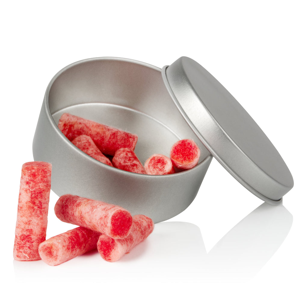 Ensemble allume-feu, comprenant un allume-feu, un grattoir en forme de lame et un allume-barbecue, le tout dans une boîte en acier inoxydable.