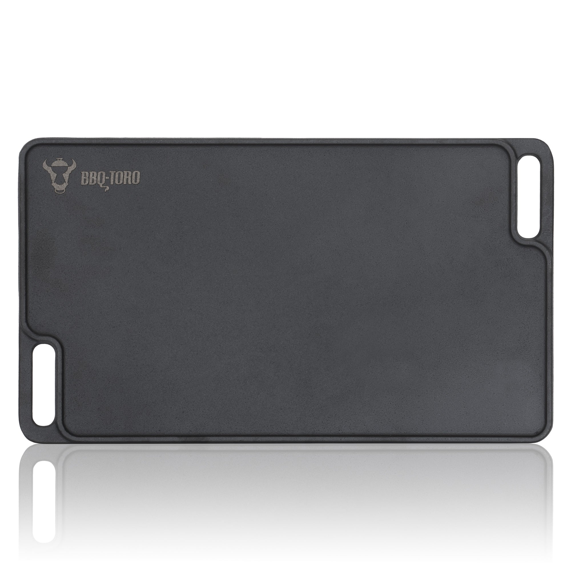 Plaque de cuisson réversible en fonte, pré-culottée, avec poignées et grille.