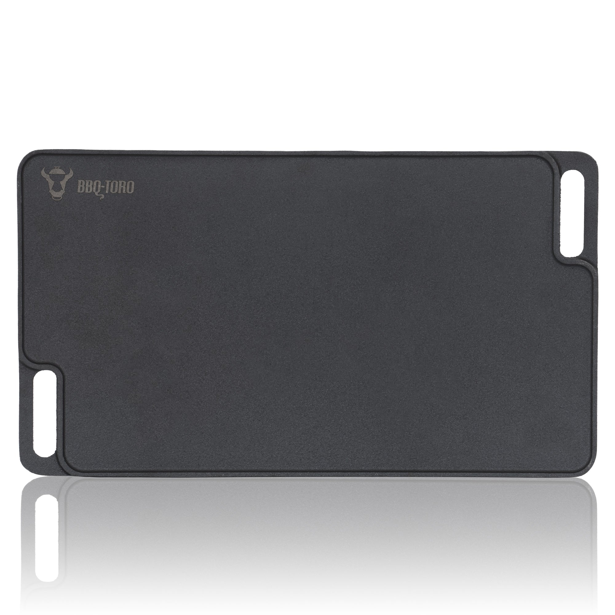 Plaque de cuisson réversible en fonte, pré-culottée, avec poignées et grille.