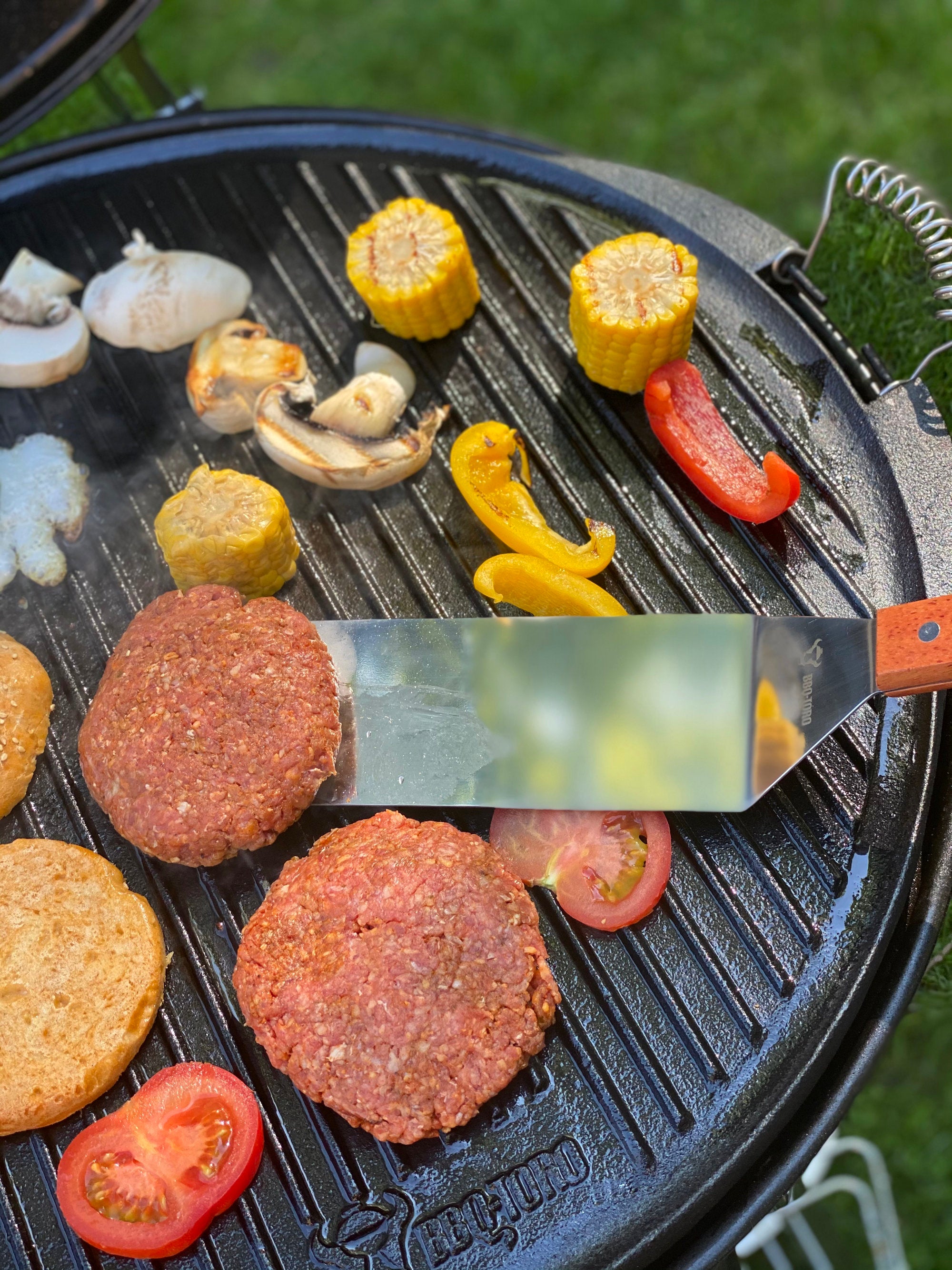Reversible plate, cast iron, enamelled, with handles