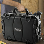 Valise de transport de 18 litres, comprenant un compartiment pour outils et des roues.