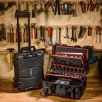 Valise de transport de 18 litres, comprenant un compartiment pour outils et des roues.