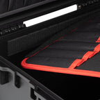 Valise de transport de 18 litres, comprenant un compartiment pour outils et des roues.