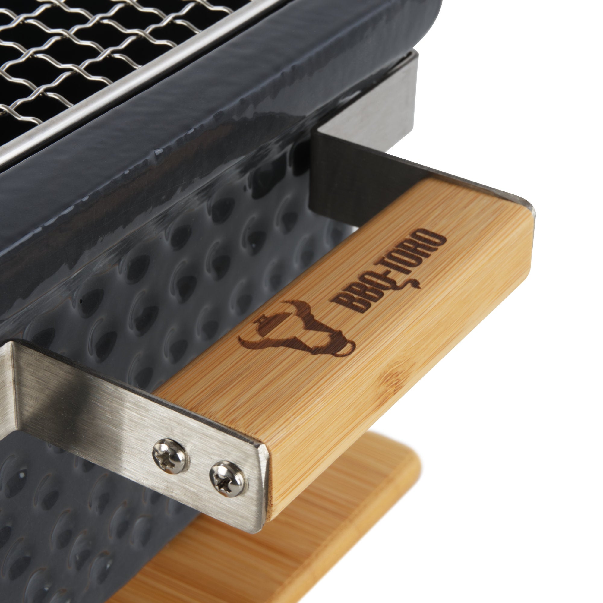 Barbecue de table au charbon de bois, en céramique, avec socle en bois.