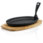 Plat de service, 27 x 18 cm, en fonte, avec planche en bois.