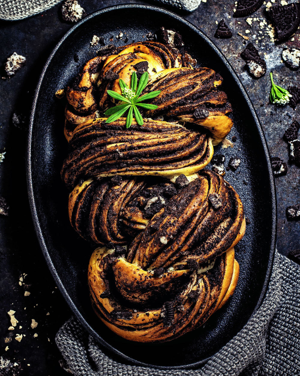 Serving pan, 27 x 18 cm, cast iron, including wooden board