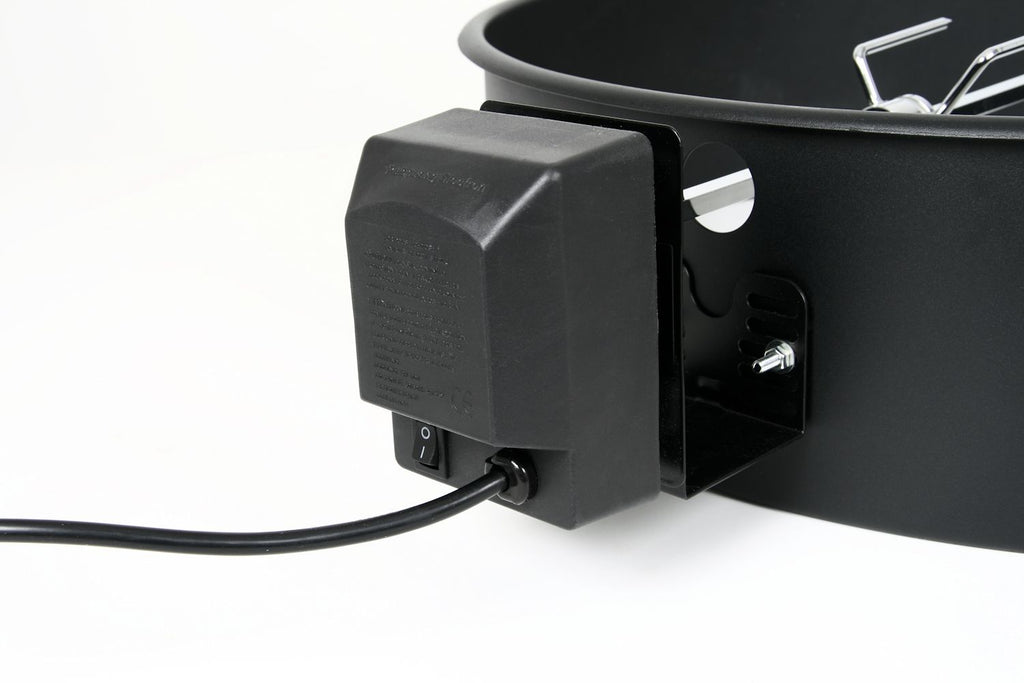 Ensemble de brochettes pour barbecue à charbon de bois de Ø 47 cm, comprenant le corps du barbecue, les brochettes, le moteur et les fourchettes à viande.