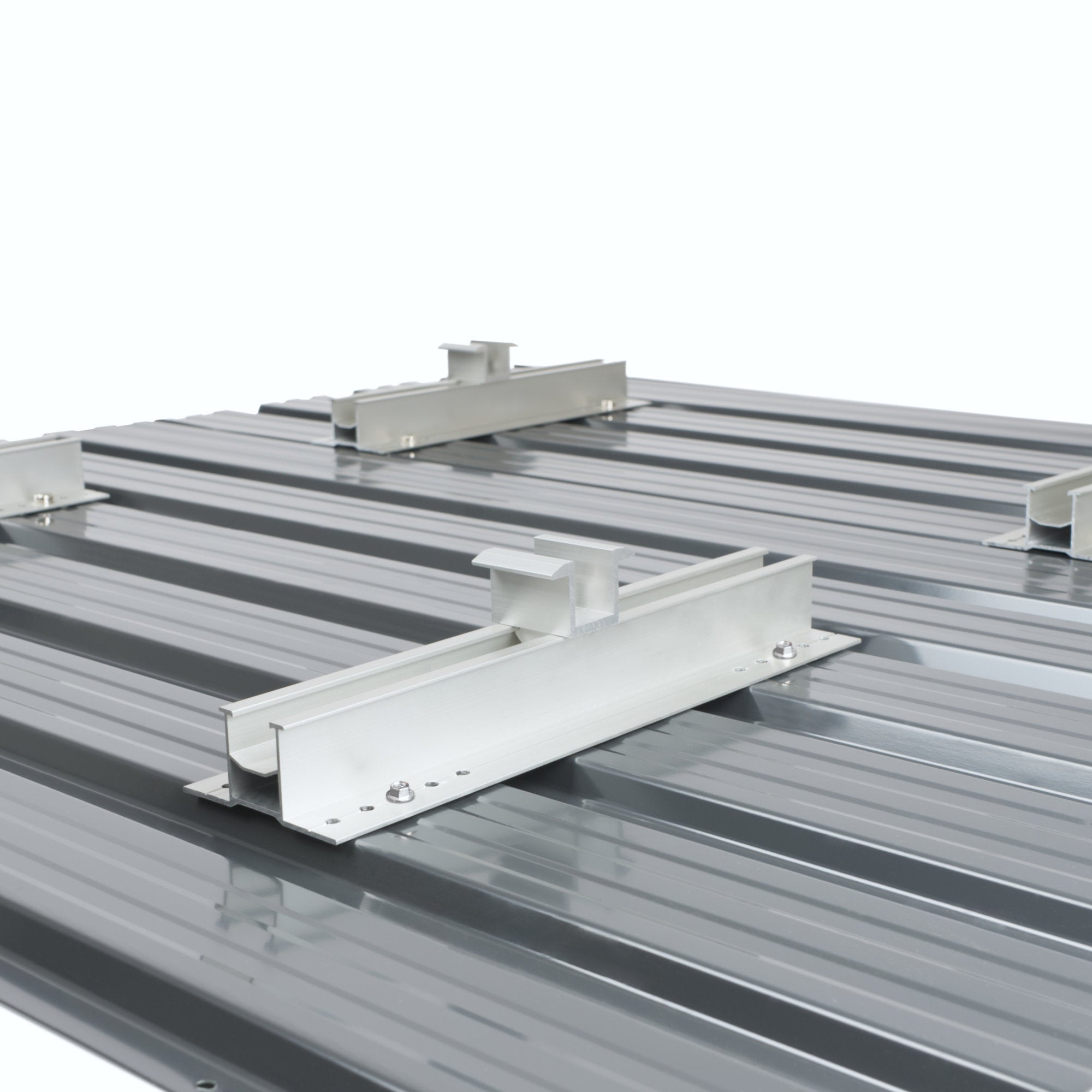 Mounting bracket for solar panel, rail with mid clamps