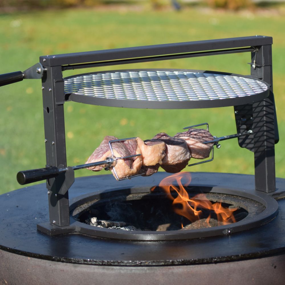 Ensemble de brochettes pour barbecue, comprenant une grille.