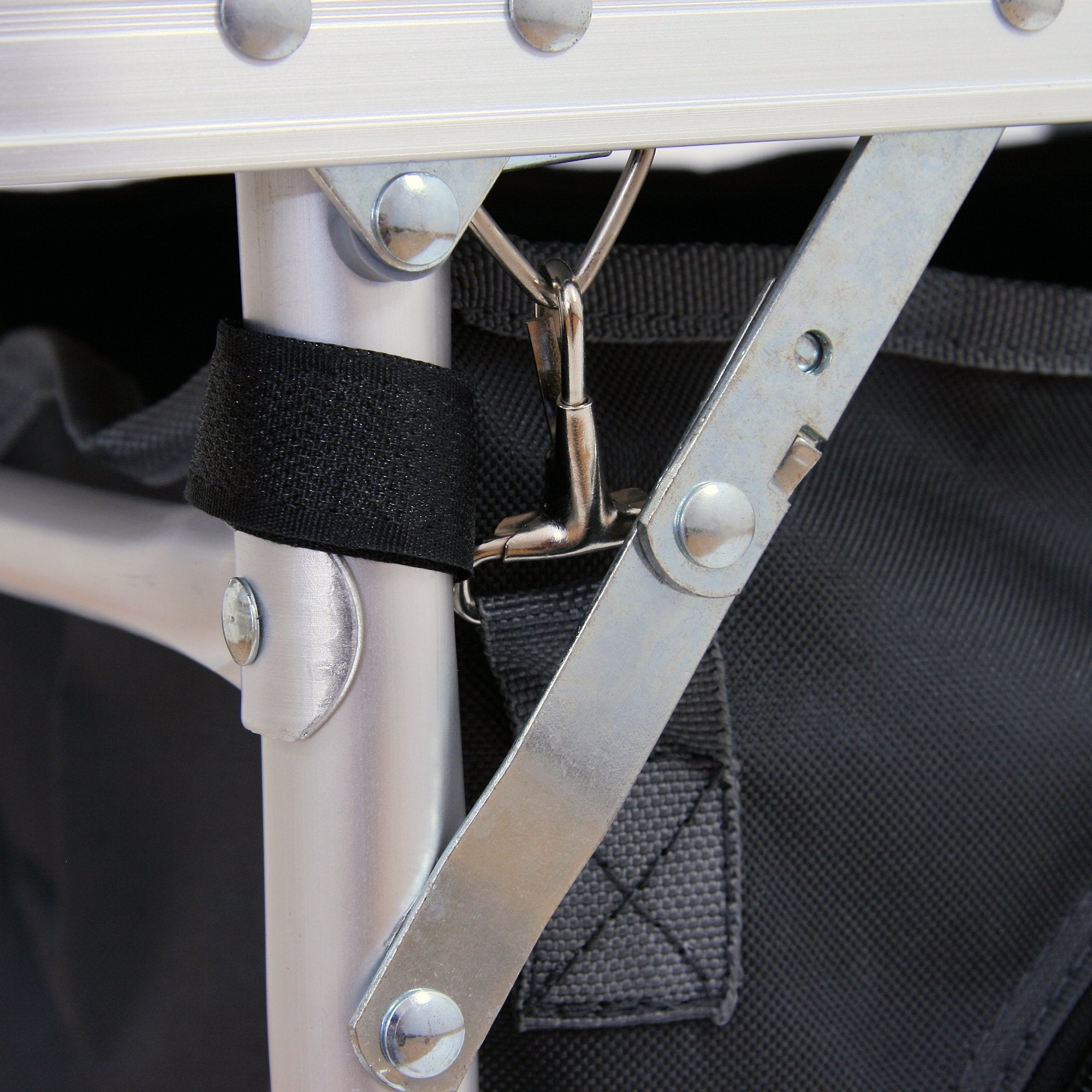 Camping cupboard, 171 x 48 x 111 cm, foldable, including splash guard, shelves and storage compartments