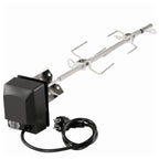 Kit rôtisserie pour votre barbecue à gaz Weber Spirit, comprenant les broches à viande, le moteur et le support moteur.