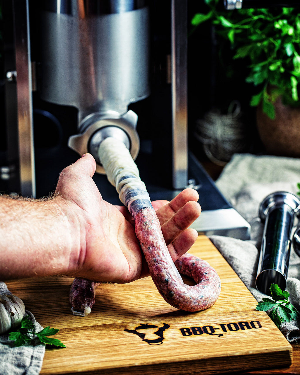 Poussoir à saucisses électrique, 15 litres, en acier inoxydable, avec pédale et 4 embouts de remplissage en acier inoxydable.